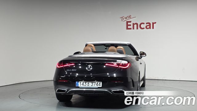 Mercedes-Benz CLE-Class (C236) CLE200 Cabriolet 2025 — фото 4