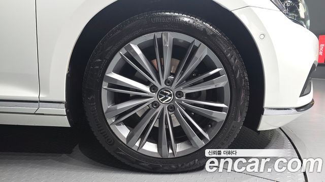 Volkswagen Passat GT (B8) 2.0 TDI 4Motion Prestige 2021 — фото 21