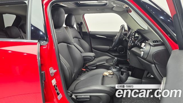 MINI Cooper 5Door HIGH 3rd 2020 — фото 15