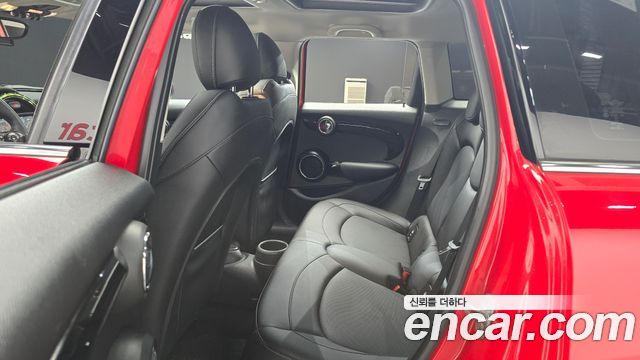 MINI Cooper 5Door HIGH 3rd 2020 — фото 16