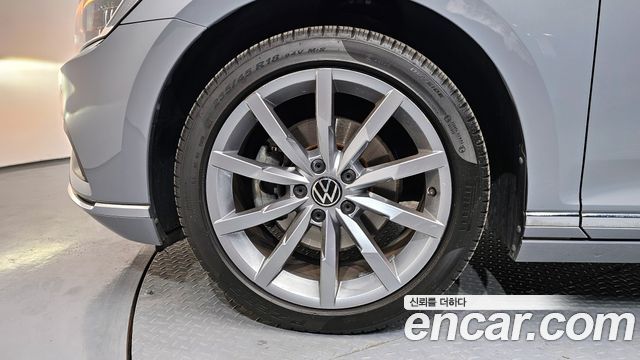 Volkswagen Passat GT (B8) 2.0 TDI Prestige 2022 — фото 5