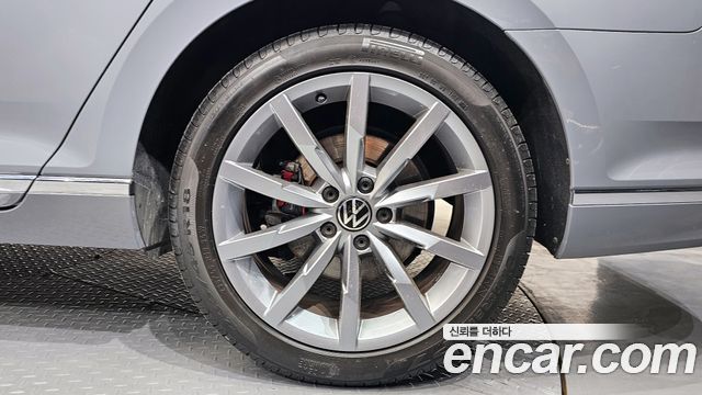 Volkswagen Passat GT (B8) 2.0 TDI Prestige 2022 — фото 21
