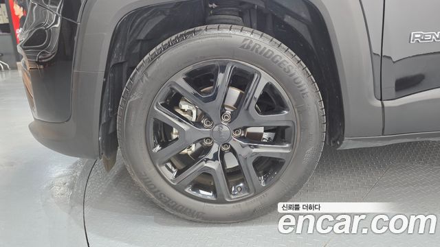 Jeep Renegade 1.3 Limited 2022 — фото 5