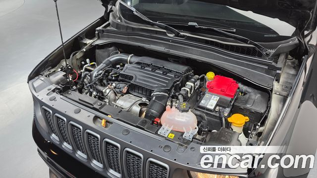 Jeep Renegade 1.3 Limited 2022 — фото 6