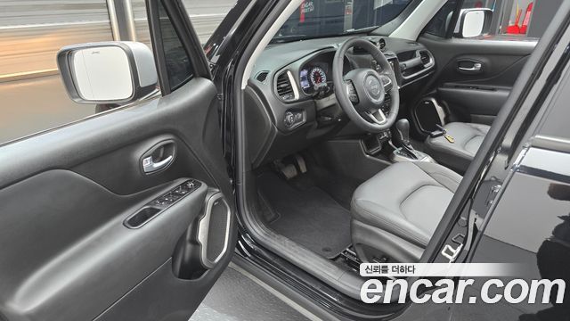 Jeep Renegade 1.3 Limited 2022 — фото 10