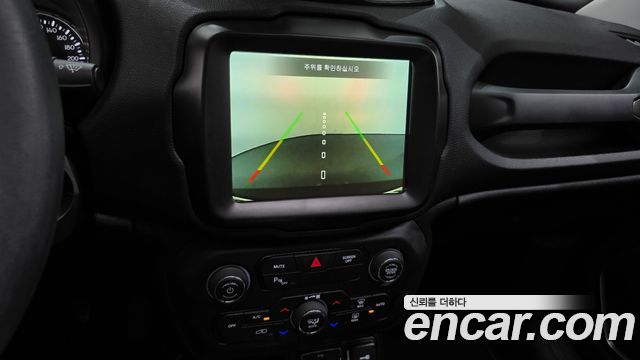 Jeep Renegade 1.3 Limited 2022 — фото 14