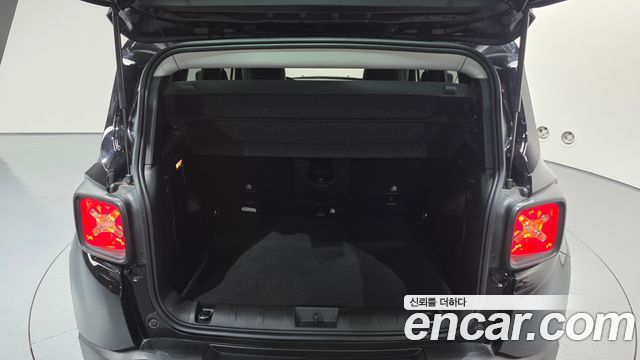 Jeep Renegade 1.3 Limited 2022 — фото 20