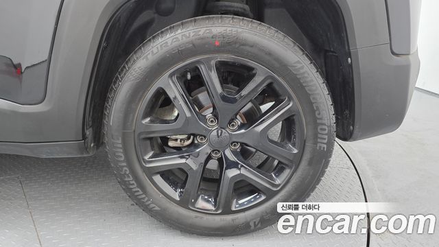 Jeep Renegade 1.3 Limited 2022 — фото 21
