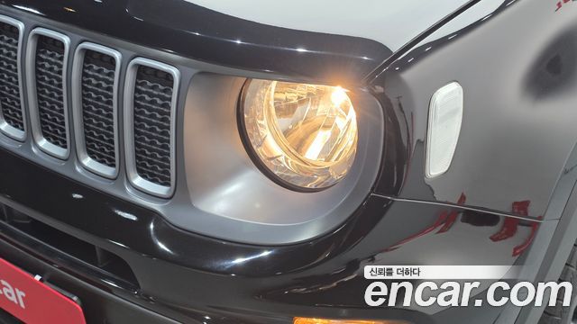 Jeep Renegade 1.3 Limited 2022 — фото 22