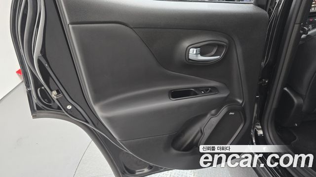 Jeep Renegade 1.3 Limited 2022 — фото 25