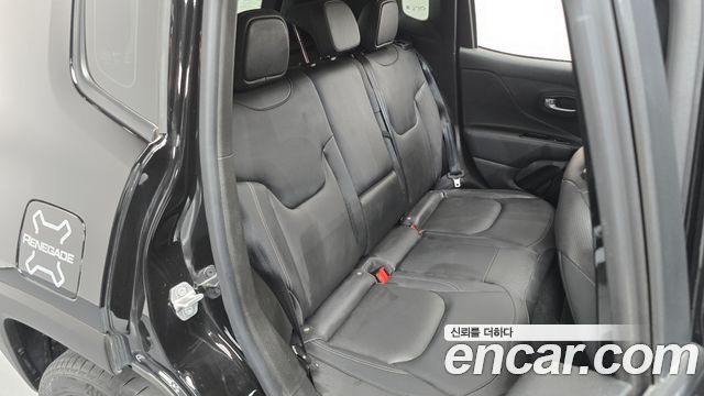 Jeep Renegade 1.3 Limited 2022 — фото 26