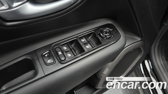 Jeep Renegade 1.3 Limited 2022 — фото 28