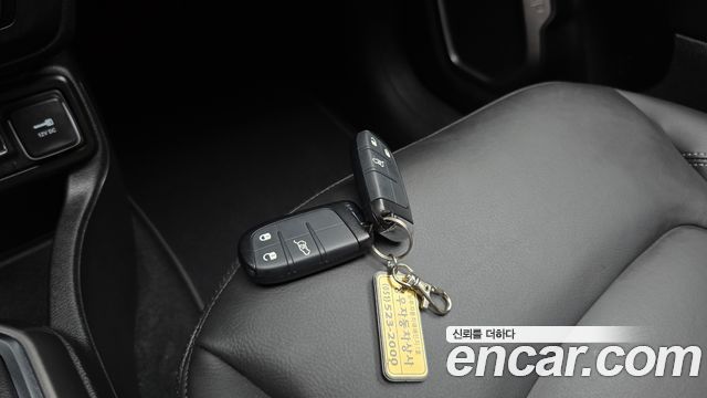 Jeep Renegade 1.3 Limited 2022 — фото 30