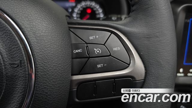 Jeep Renegade 1.3 Limited 2022 — фото 32