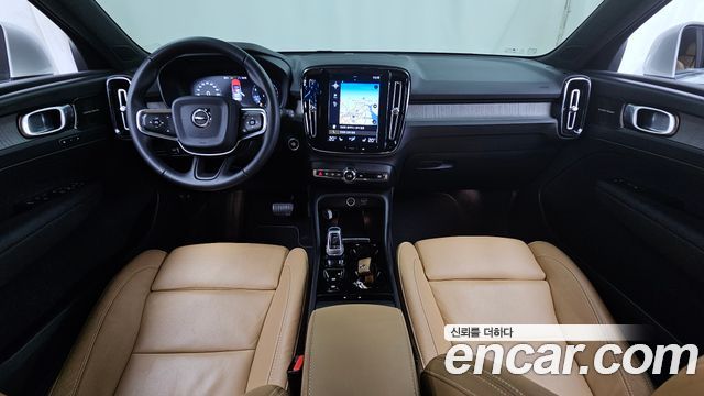 Volvo XC40 T4 Inscription 2020 — фото 7