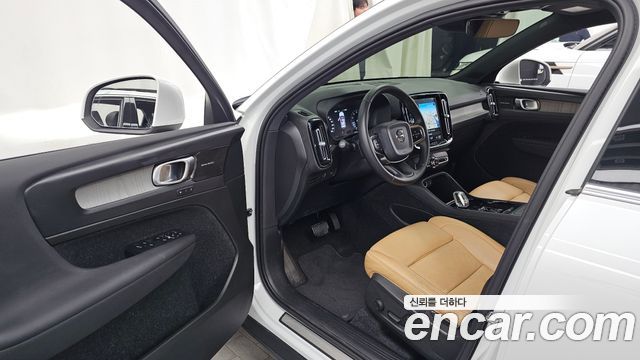 Volvo XC40 T4 Inscription 2020 — фото 10