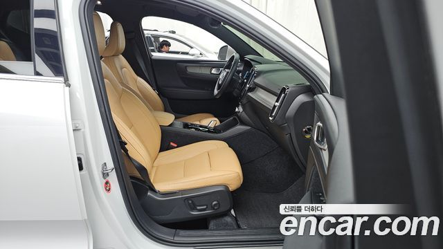 Volvo XC40 T4 Inscription 2020 — фото 11