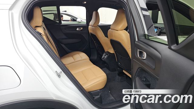 Volvo XC40 T4 Inscription 2020 — фото 12