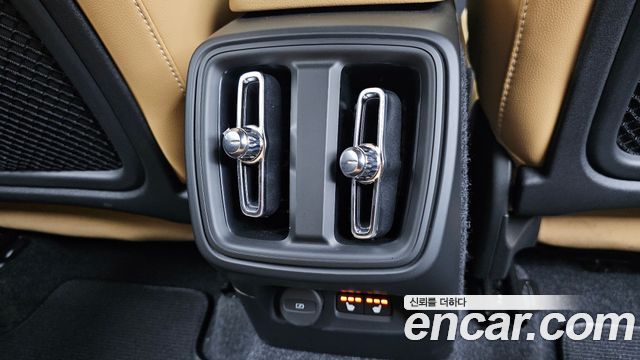Volvo XC40 T4 Inscription 2020 — фото 19