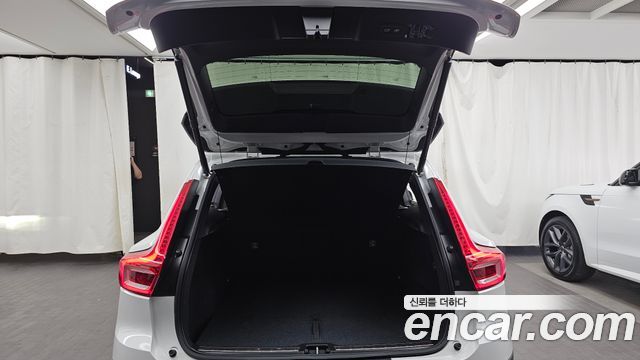 Volvo XC40 T4 Inscription 2020 — фото 20