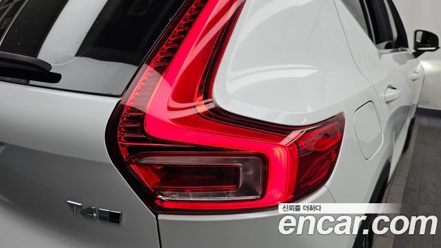 Volvo XC40 T4 Inscription 2020 — фото 23
