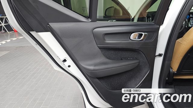 Volvo XC40 T4 Inscription 2020 — фото 25