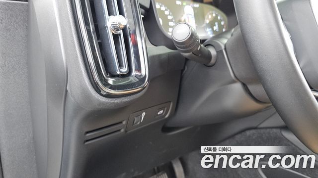 Volvo XC40 T4 Inscription 2020 — фото 30