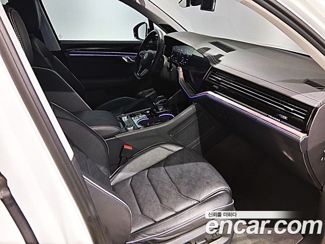 Volkswagen Touareg (III) 3.0 TDI Prestige 2024 — фото 7