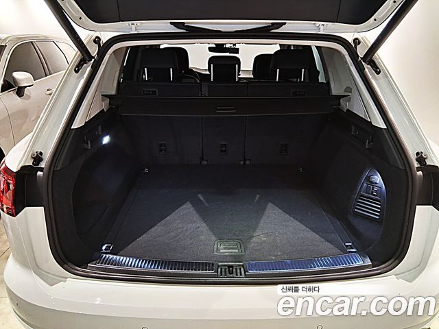Volkswagen Touareg (III) 3.0 TDI Prestige 2024 — фото 17