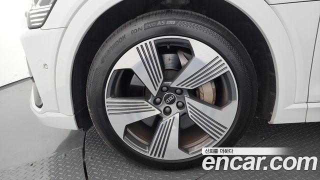 Audi e-tron 55 Quattro Sportback 2021 — фото 5