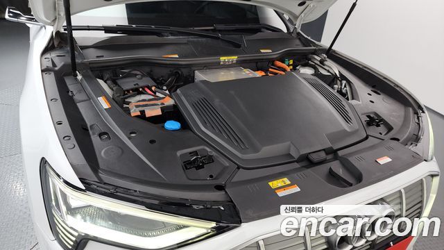 Audi e-tron 55 Quattro Sportback 2021 — фото 6