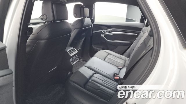Audi e-tron 55 Quattro Sportback 2021 — фото 18