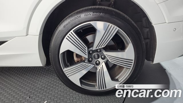 Audi e-tron 55 Quattro Sportback 2021 — фото 21