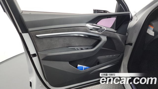 Audi e-tron 55 Quattro Sportback 2021 — фото 24