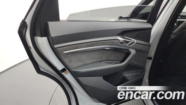 Audi e-tron 55 Quattro Sportback 2021 — фото 25