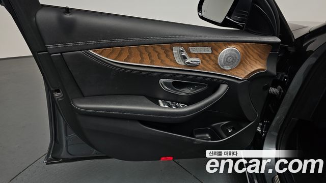 Mercedes-Benz E-Class (W213) E300 4MATIC Exclusive 2020 — фото 24