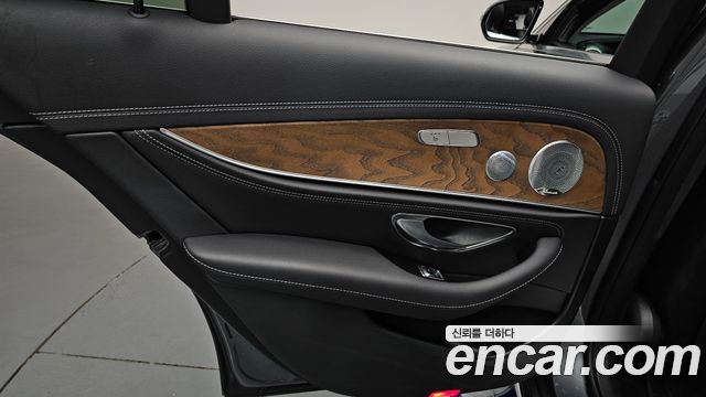Mercedes-Benz E-Class (W213) E300 4MATIC Exclusive 2020 — фото 25