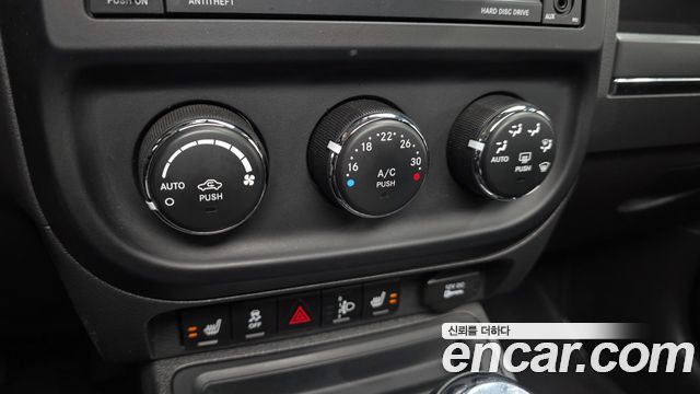 Jeep Compass 2.4 Limited 1st 2012 — фото 17