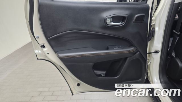 Jeep Compass (II) 2.4 Limitied AWD 2019 — фото 25