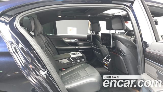 BMW 7 Series (G11) 730Ld xDrive M Sport 2017 — фото 12