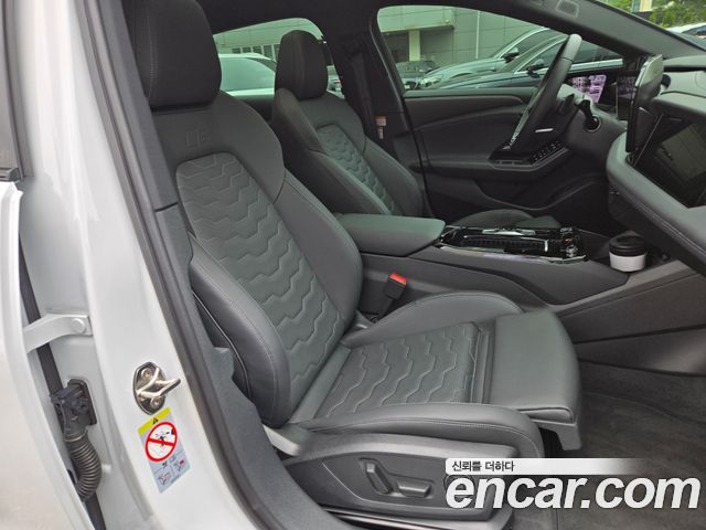 Audi A6 e-tron Performance S Line Black Edition 2025 — фото 17