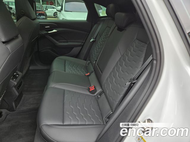 Audi A6 e-tron Performance S Line Black Edition 2025 — фото 18