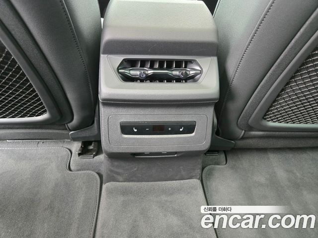 Audi A6 e-tron Performance S Line Black Edition 2025 — фото 20
