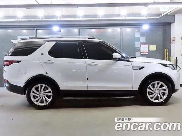 Land Rover Discovery 5 3.0 TD6 HSE 2017 — фото 3
