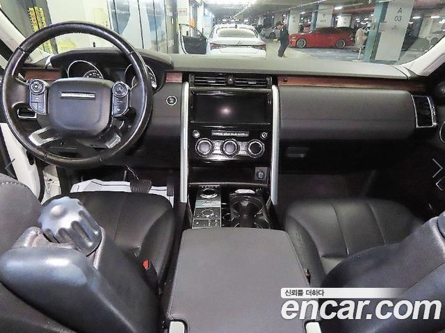 Land Rover Discovery 5 3.0 TD6 HSE 2017 — фото 10