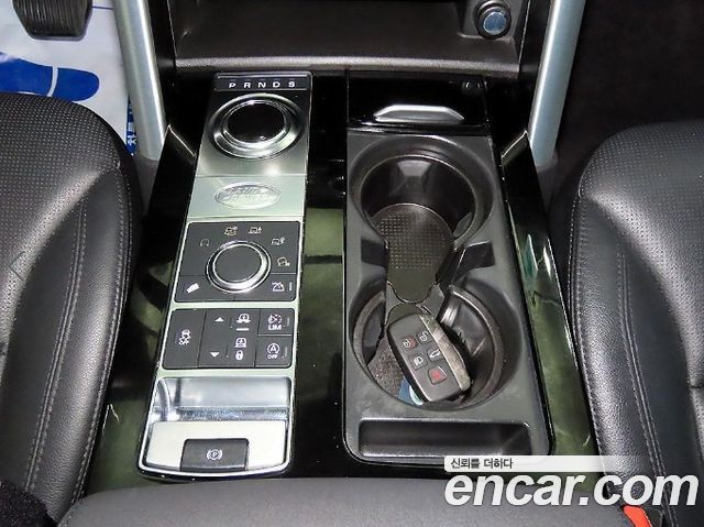 Land Rover Discovery 5 3.0 TD6 HSE 2017 — фото 16