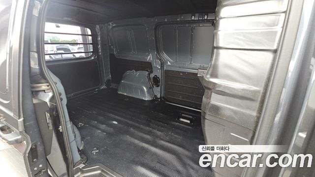 Hyundai Staria Cargo 3-Seater Smart 2023 — фото 12