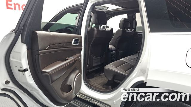 Jeep Grand Cherokee 3.0 Diesel Overland Summit WK2 2018 — фото 12