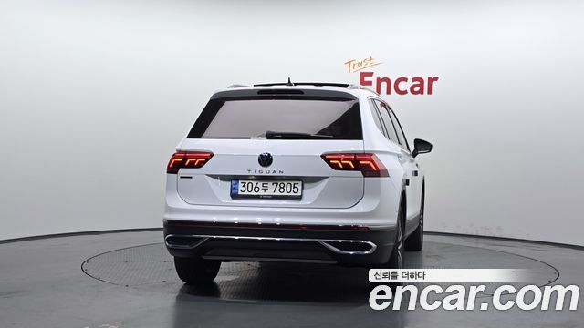 Volkswagen Tiguan Allspace 2.0 TSI Prestige 2022 — фото 4