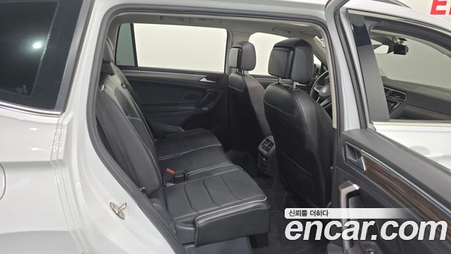 Volkswagen Tiguan Allspace 2.0 TSI Prestige 2022 — фото 11